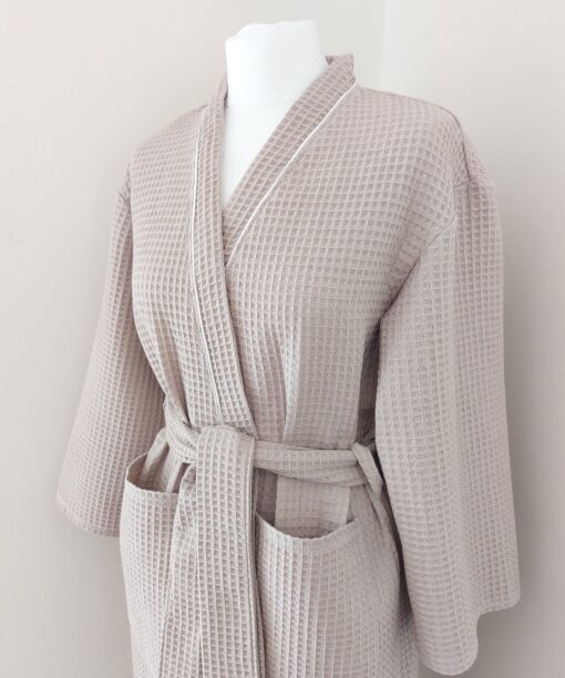 MOTERIŠKAS CHALATAS KAPUČINO